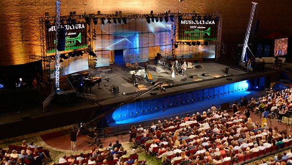 剧院音响系统解决方案，剧院音响系统，音响设备安装，舞台音响设计，舞台监听音响