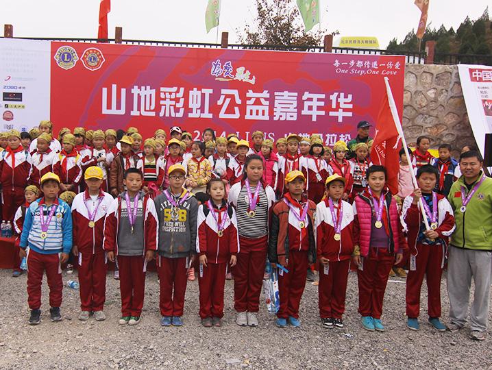 以爱之名，贴地疾行